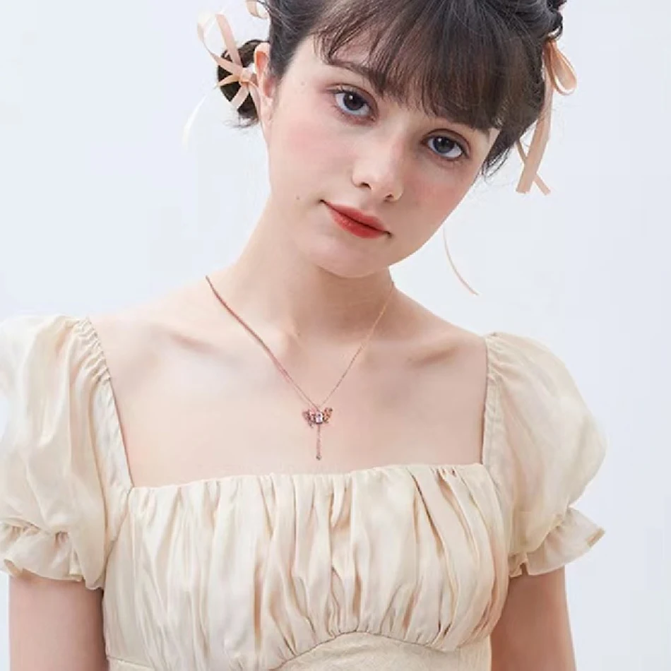 Collier Papillon Smart Pull pour Femme. Un bijou élégant, au design innovant et facile à utiliser. Ajustement parfait pour sublimer votre beauté. Accessoire indispensable.