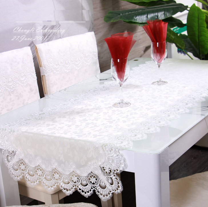 Europese witte stoffen tafelkleed met kant, rond, en kussenset. Creëer een elegante en gezellige sfeer aan uw eettafel.