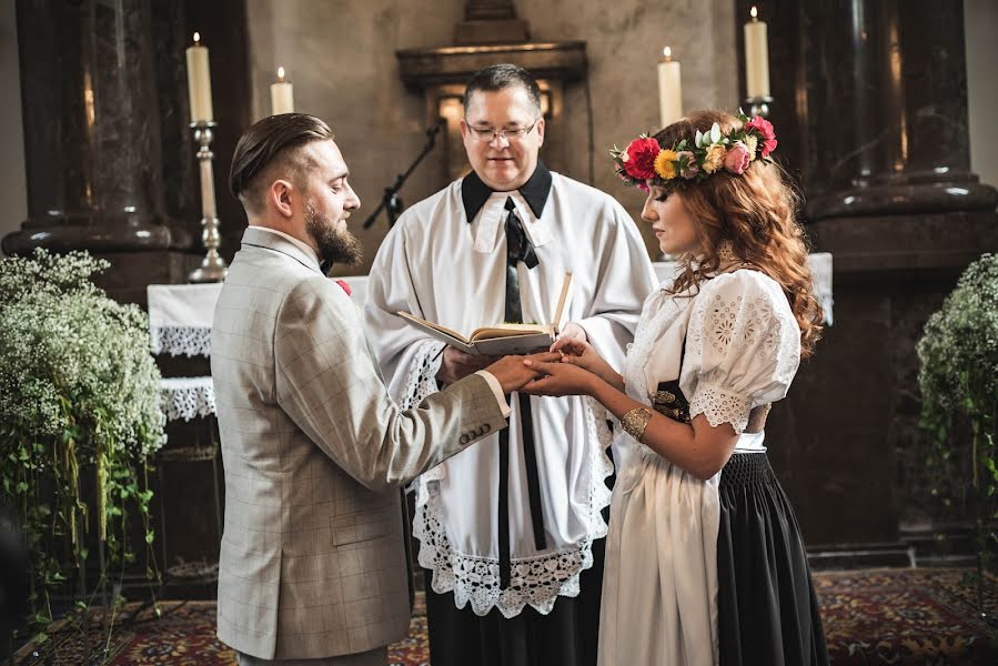 Fotógrafo de casamento Szczęśliwe Kadry (szczesliwekadry). Foto de 16 de novembro 2021