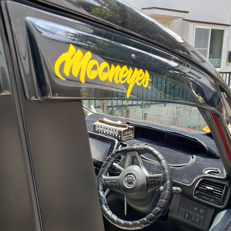 セレナのC27セレナ・mooneyes・#YAZAWAヨロシク・C27バイザー取り付け・Mooneyes Area1に関するカスタム事例の投稿画像2枚目