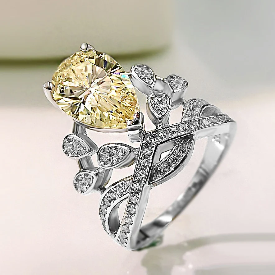 Anel Coroa Diamante Amarelo Personalizado Gota D'água 8x12mm. Joia única e elegante, ideal para presentear alguém especial.