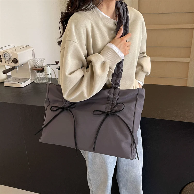 Sac à main plissé grande capacité femme style coréen simple et décontracté sac fourre-tout sac à bandoulière parfait pour le travail