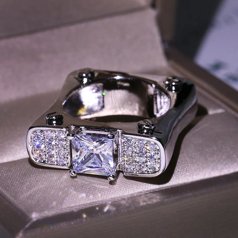 Brede Ring met Volle Diamant Zirkonen – Grote Versie – Schitterende Elegantie en Opvallende Uitstraling, Perfect voor Elke Gelegenheid.