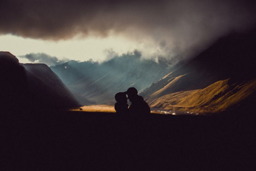 Fotografer pernikahan Anton Dzobaev (antondzobaev). Foto tanggal 30 Agustus 2015