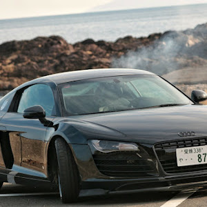 R8 クーペ