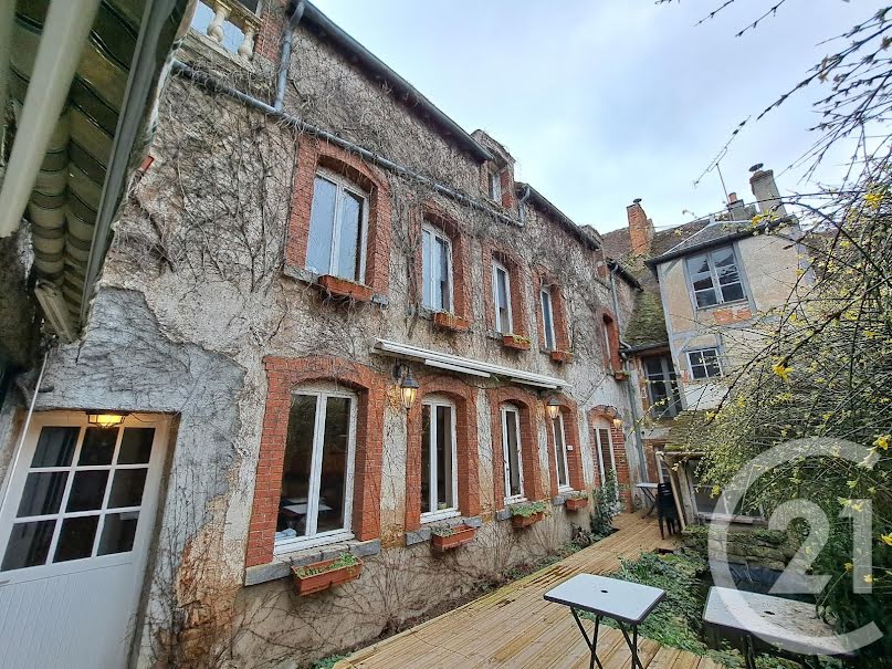 Vente maison 10 pièces 328.29 m² à Ainay-le-Château (03360), 180 000 €