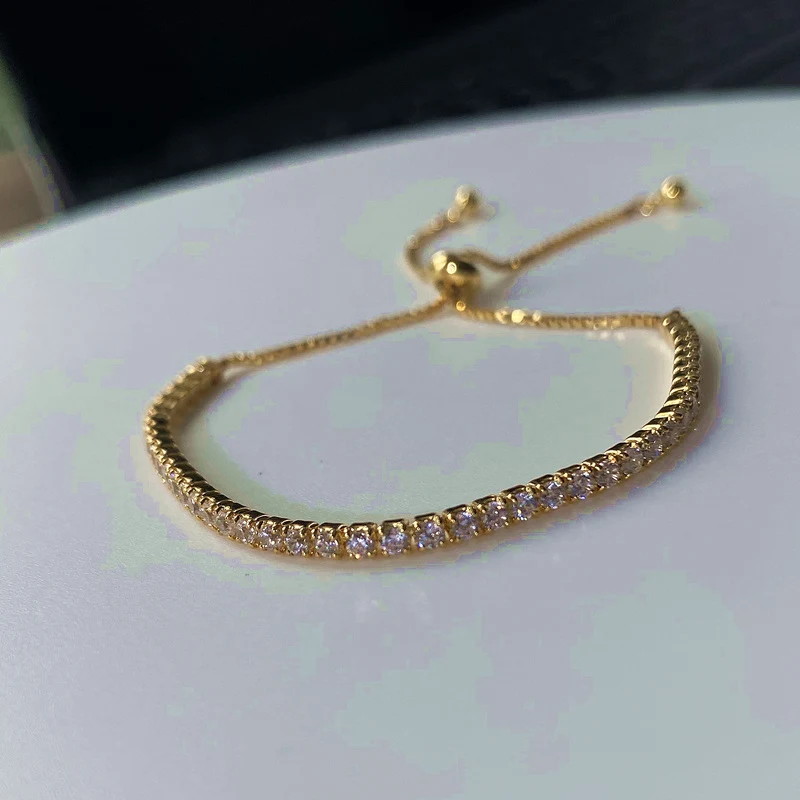 Modieuze Tennis Shrink Zircon Armband. Verstelbaar, sprankelend en elegant. Perfect om elke outfit op te fleuren. Een ideaal cadeau.