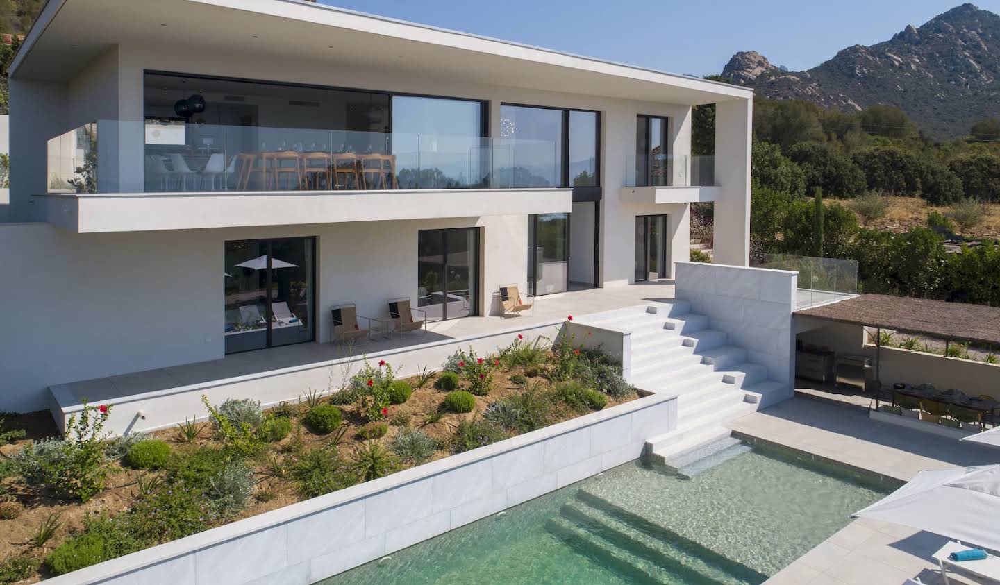 Villa avec piscine en bord de mer Ajaccio