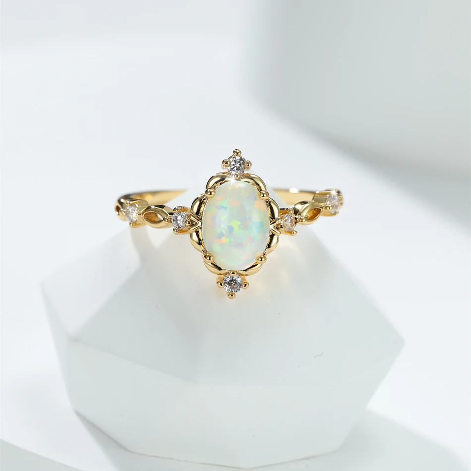 Anillo Ovalado Blanco Dorado de Mujer con Micro Cristales y Cuatro Puntos, Elegancia y Brillo para Todas Ocasiones