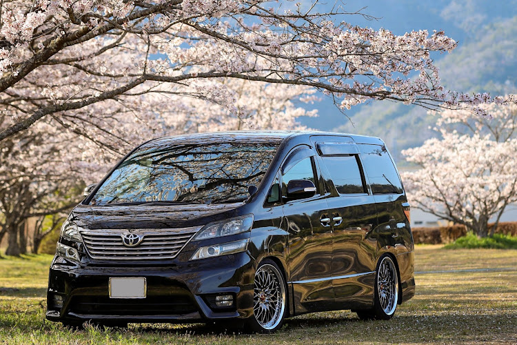 ヴェルファイアの2023ベストショット4月・桜×嫁車・我が家のファミリーカー・全然撮影してない😔に関するカスタム事例の投稿画像1枚目