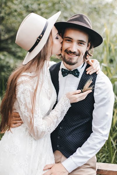 Fotógrafo de casamento Margarita Serova (margoserova). Foto de 16 de abril 2019