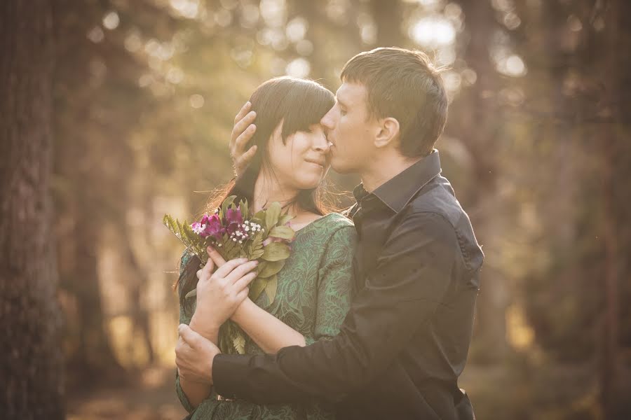 Wedding photographer Valentina Baturina (valentinalucky). Photo of 1 April 2014