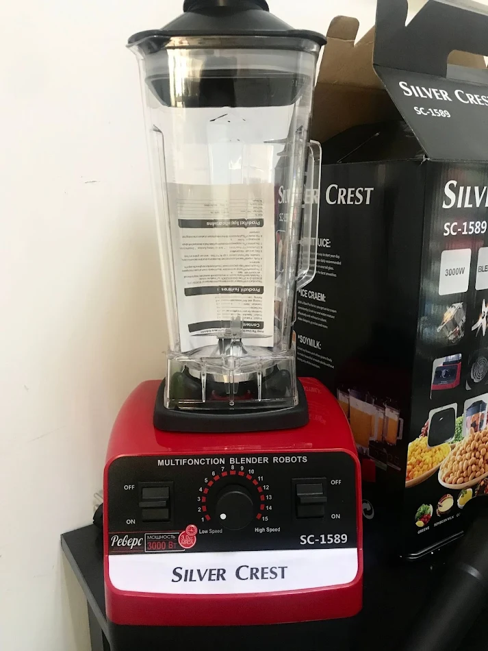 Extracteur de jus, mixeur, robot culinaire multifonctionnel et hachoir à viande pour la maison. Préparez jus, smoothies, cuisinez et hachez la viande.