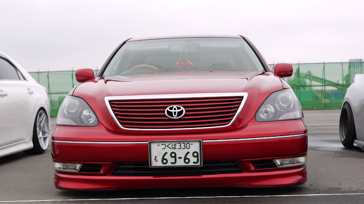 セルシオのちょっとだけ車高短・徘徊に関するカスタム事例の投稿画像1枚目