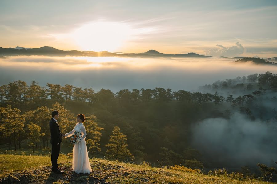 Fotógrafo de casamento Nguyễn Tấn Thịnh (nguyentanthinh17). Foto de 14 de setembro 2020