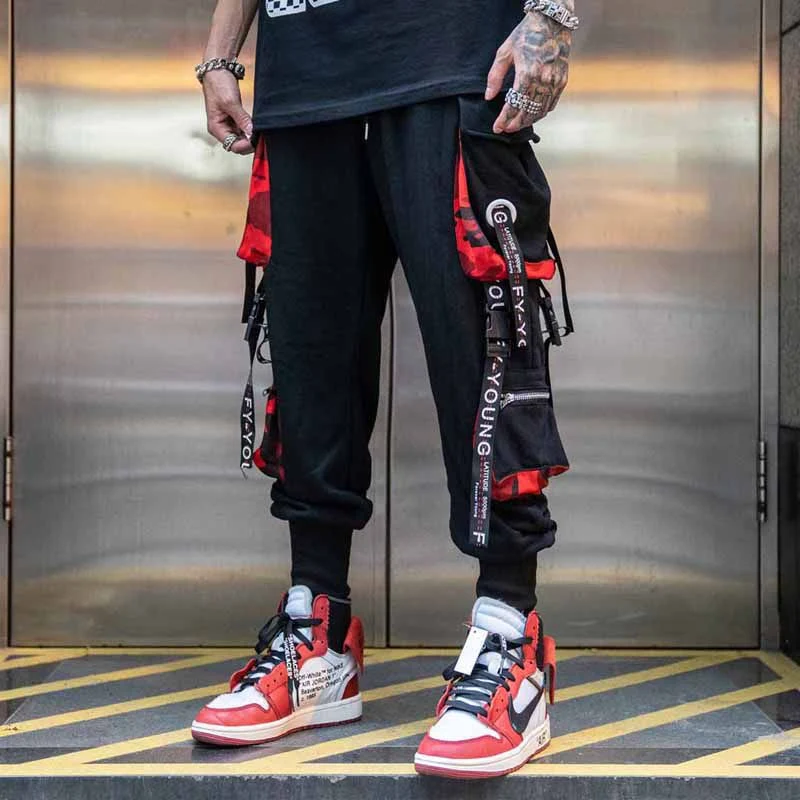 Pantalones Dark Hip-Hop Trendy de la marca Street Hip-Hop. Estilo urbano, ajuste moderno, perfectos para el hiphop. Comodidad y tendencia en cada paso.