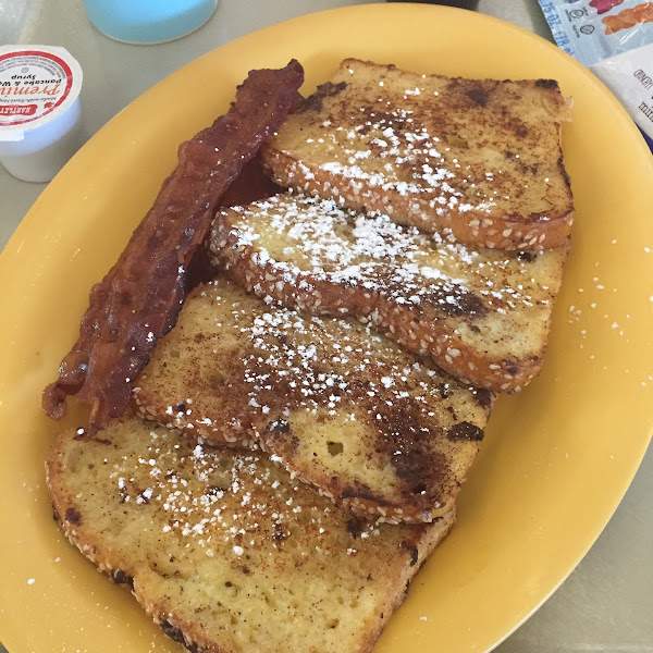 5/5! Amazing! They are very good in making sure to use separate preparing area they have everything from Mac and cheese French toast pictured above, sandwiches, pizza and more. Plus they have a full