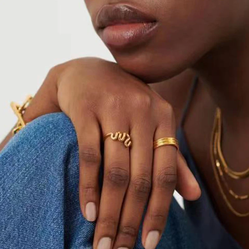Ring met gebogen lijnen Abstracte kunst Titanium staal Modern design Dagelijkse elegantie Minimalistische dames sieraden