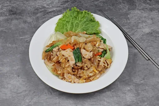 Stir Fried Noodles Soy Sauce With Chicken