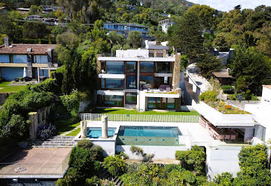 Maison avec jardin et terrasse 1