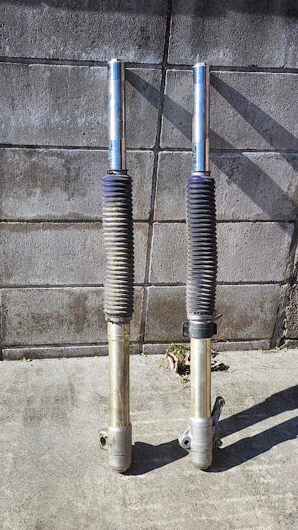 72WARRIORさんが投稿したホンダXR250BAJA・メンテナンスデー・タイヤ交換・フロントサスペンションオイル交換・ドライブスプロケット&チェーン交換に関するカスタム事例の投稿画像2枚目