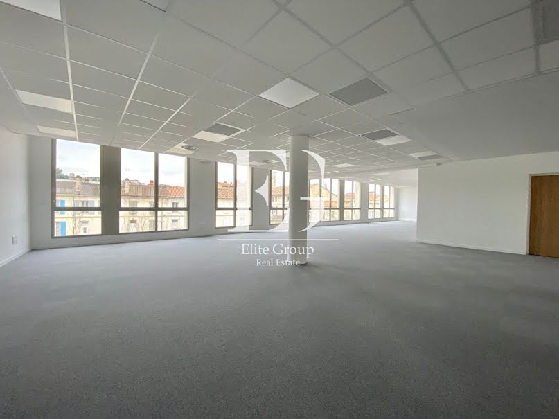 Vente locaux professionnels  660 m² à Angouleme (16000), 945 000 €