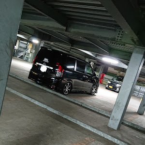 ヴォクシー ZRR70W