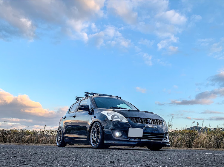 スイフトの今年もあとわずか・目指せPickUpCars・スタンス風味・弄りより維持り・過走行車に関するカスタム事例の投稿画像1枚目