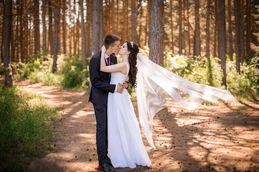 Wedding photographer Yuliya Nikitina (juliyaniki). Photo of 13 June 2019