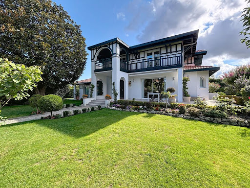 Villa with terrace 2