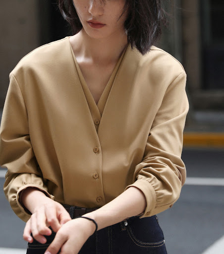 Title 5, Lazy Three-dimensional Lantern Sleeve Simple V-...