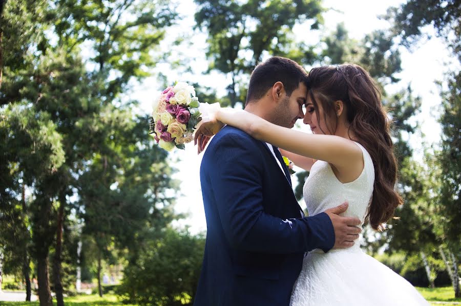 Fotógrafo de casamento Viktoriya Batalina (batalinavk1996). Foto de 8 de janeiro 2019