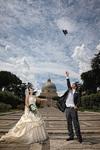 Fotógrafo de casamento Massimiliano Uccelletti (uccelletti). Foto de 8 de abril 2015