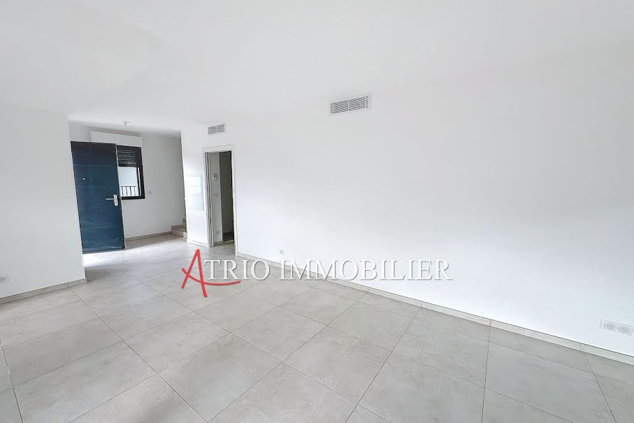 Location  villa 5 pièces 120 m² à Cagnes-sur-Mer (06800), 3 220 €