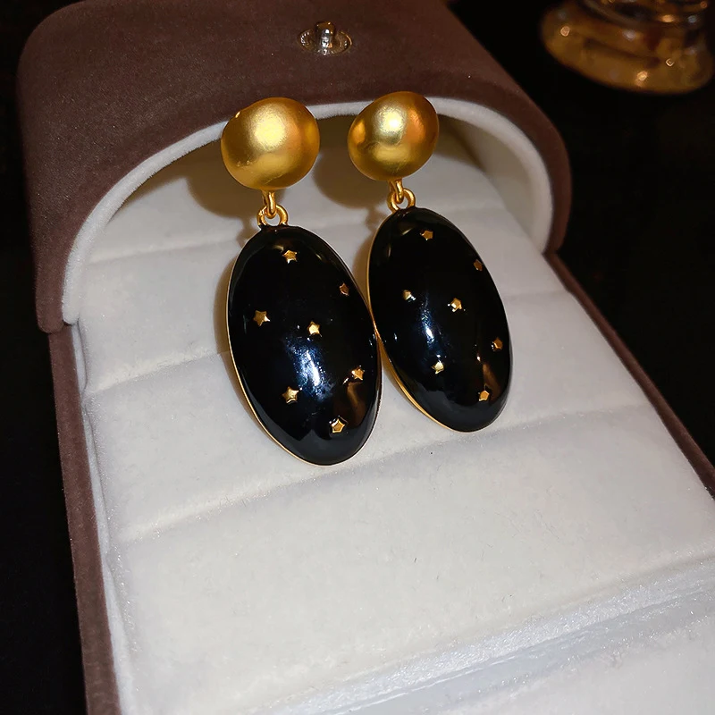 Brincos Pin em Prata 925 com Estrela de Cinco Pontas Retro, Gotejamento de Óleo e Geometria Oval. Charme e estilo!
