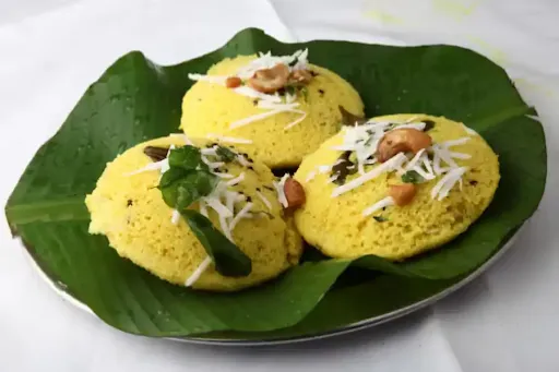 Banana Leaf Special Kanchipuram Idli (2 Pcs)