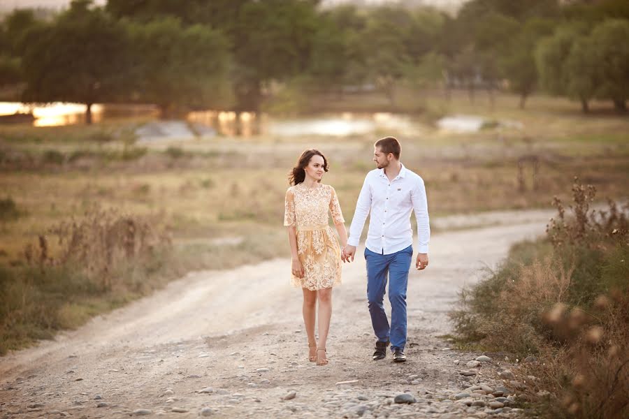 Wedding photographer Aleksey Mostovoy (palmera300991). Photo of 4 October 2017