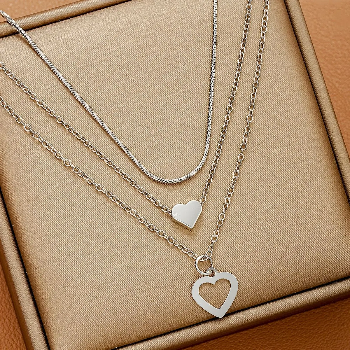 Title 1, 3-delige ketting met dubbele hart hanger set. E...
