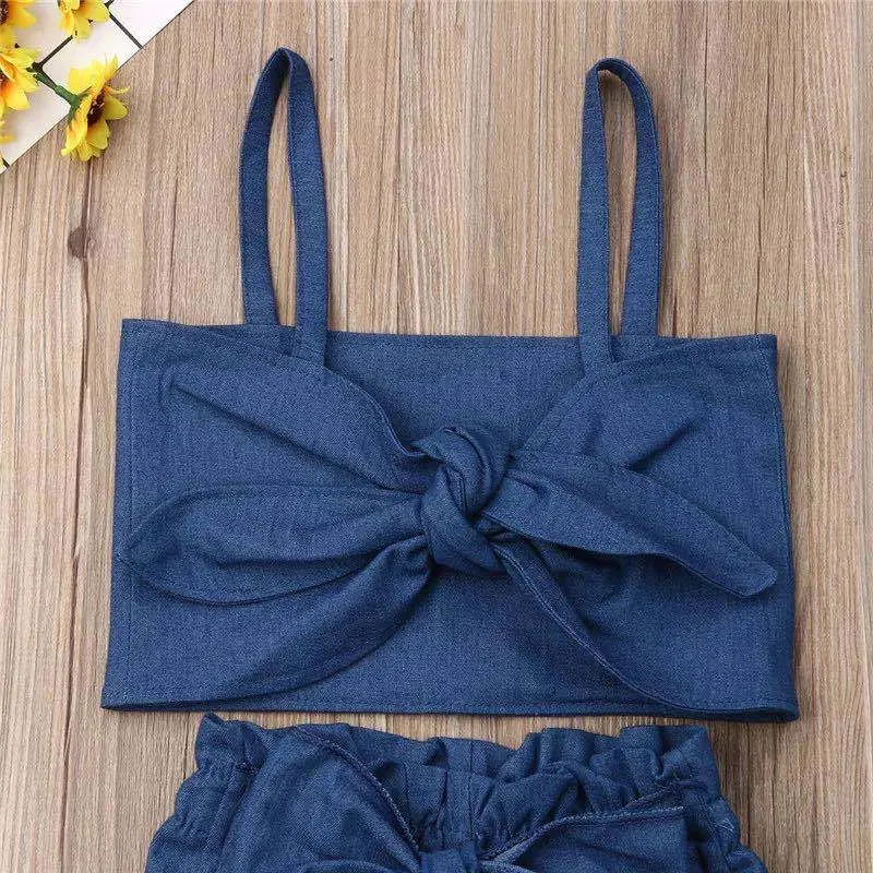 Ensemble Salopette en Jean pour Bébés et Tout-Petits Confort et style réunis dans cet ensemble en denim. Parfait pour les tout-petits, offrant liberté de mouvement et durabilité au quotidien.