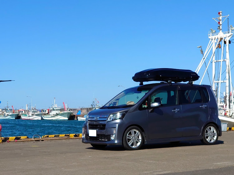 ムーヴカスタムの北海道・いつもイイネ&コメントありがとうございます🙇‍♂️・秋晴れの港・駐車場クルクル💫に関するカスタム事例の投稿画像1枚目