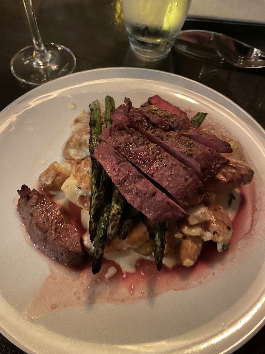 Steak, potatoes, asparagus