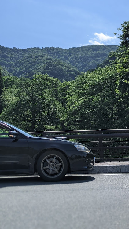 レガシィB4の緑と愛車・梅雨の晴れ間・色々と疲れたに関するカスタム事例の投稿画像1枚目