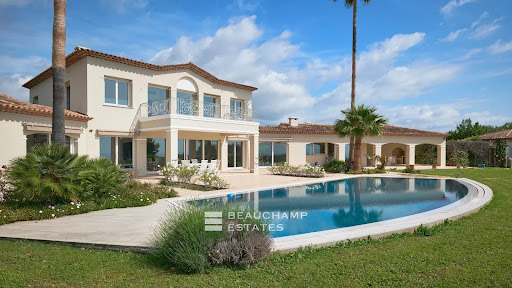House with pool and terrace 3