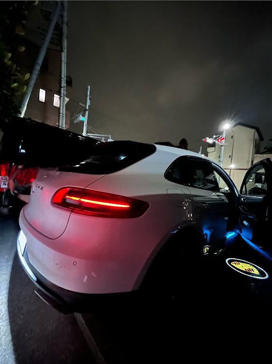 マカンの７月もよろしくお願いいたします・夏バテ気味・夜な夜なドライブ・足元照らす光💡に関するカスタム事例の投稿画像1枚目