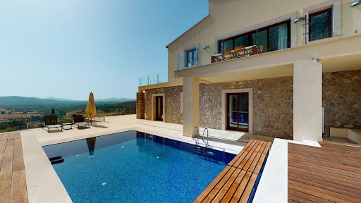 Propriété avec piscine et jardin 1