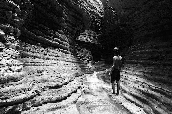 Roccia ruvida dentro al canyon di Giovi18