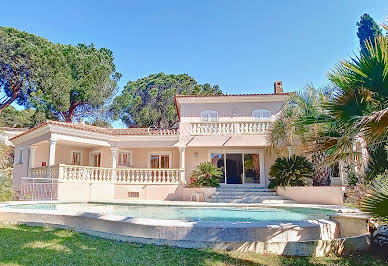 Villa avec piscine et terrasse 10