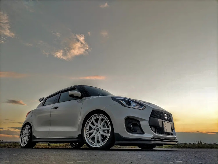 スイフトスポーツの自己満の世界🌍・sunset・ローガン・愛車の一番好きな角度・前回のつづきに関するカスタム事例の投稿画像3枚目