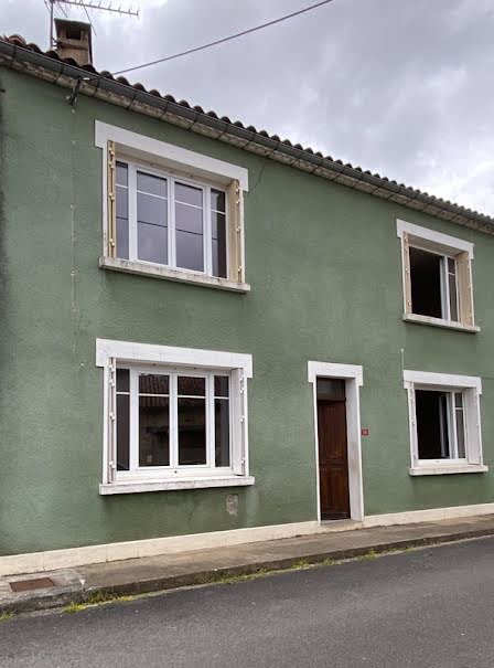 Vente maison 4 pièces 106 m² à Roussines (16310), 56 000 €