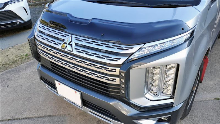 デリカD:5のネクサスジャパン・バグガード・ボンネットプロテクター・フロントバイザーに関するカスタム事例の投稿画像1枚目